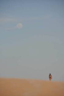 Lua cheia sobre as dunas de Galos, na região de Galinhos - RN